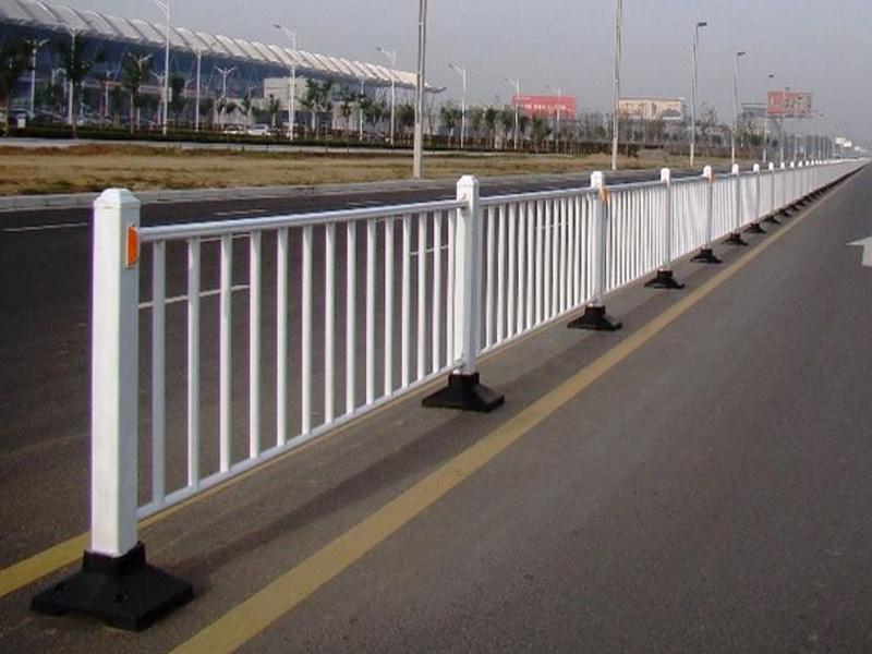 公路護(hù)欄系列